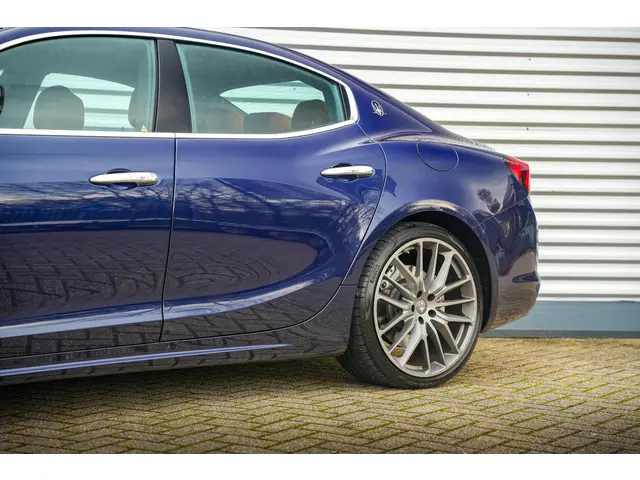 Maserati Ghibli 3.0 V6 GranLusso 2018 Benzine 33