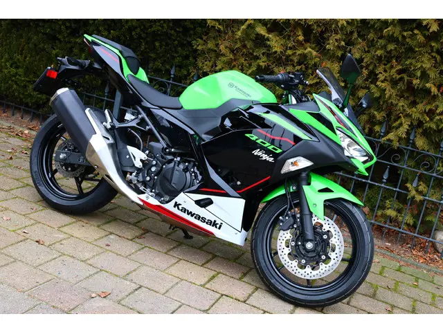 Kawasaki Ninja 400 KRT A2 code 80 2023 Benzine 7