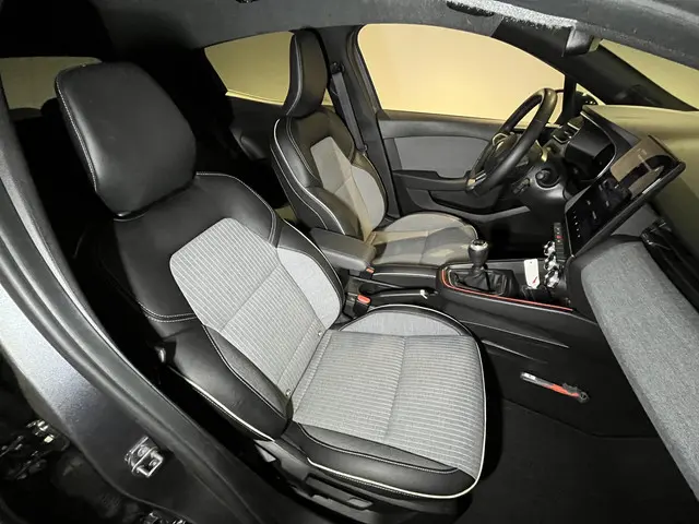 Renault Clio 1.0 TCe 90 GPF techno 2024 Benzine 26