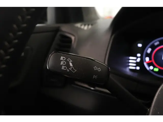 Škoda Karoq 1.5 TSI ACT Sportline Business 2021 Benzine 31