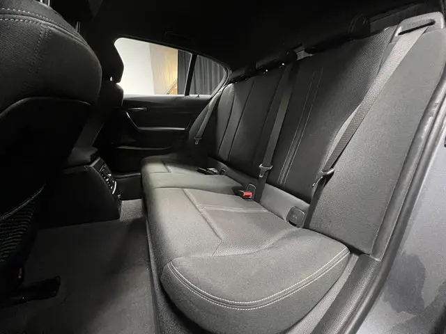 BMW 1 Serie 118i Executive 2018 Benzine 28