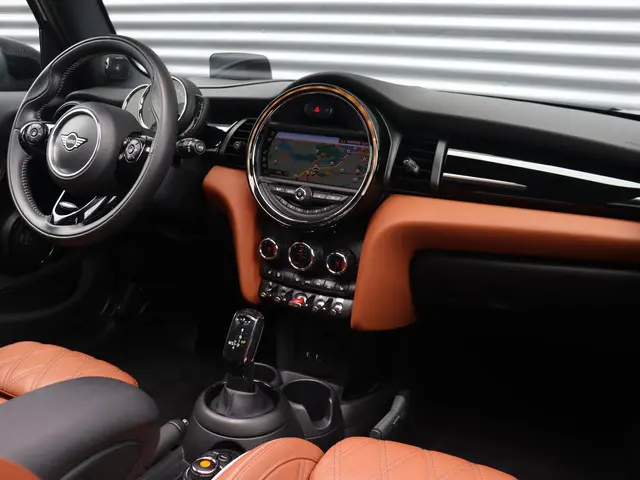 MINI 5-Deurs Cooper 2020 Benzine 14