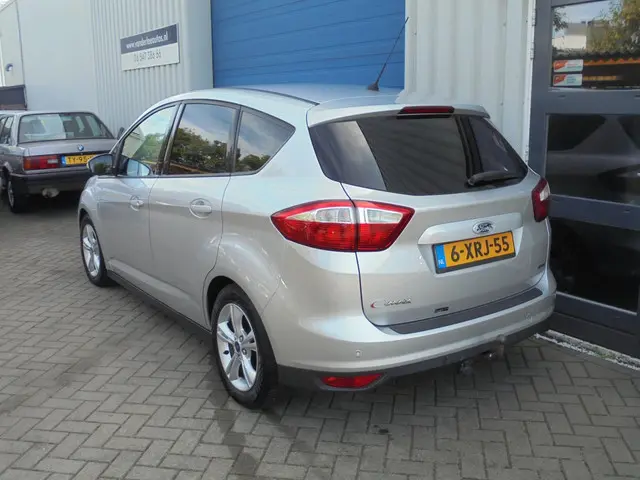 Ford C-MAX 1.0 Titanium APK TREKHAAK 2013 Benzine 12