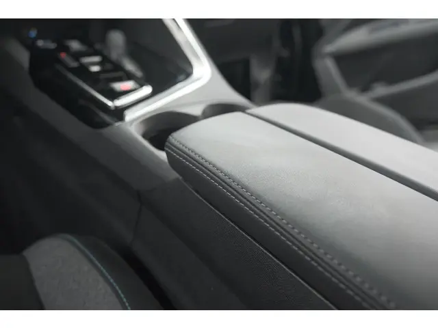 Peugeot 5008 PureTech 130 EAT8 Active Pack 2023 Benzine 44