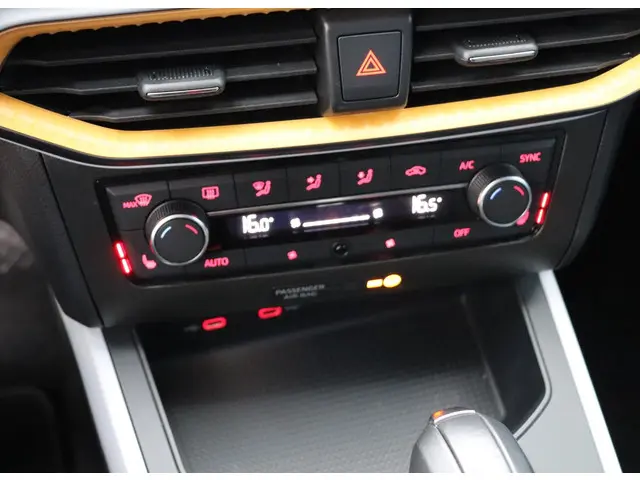 SEAT Arona 1.0 TSI Style Business Intense 2021 Benzine 10