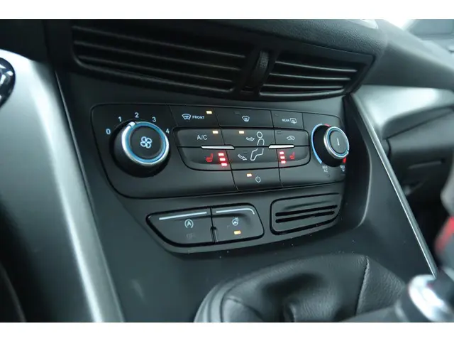 Ford Kuga 1.5 TITANIUM 2018 Benzine 23