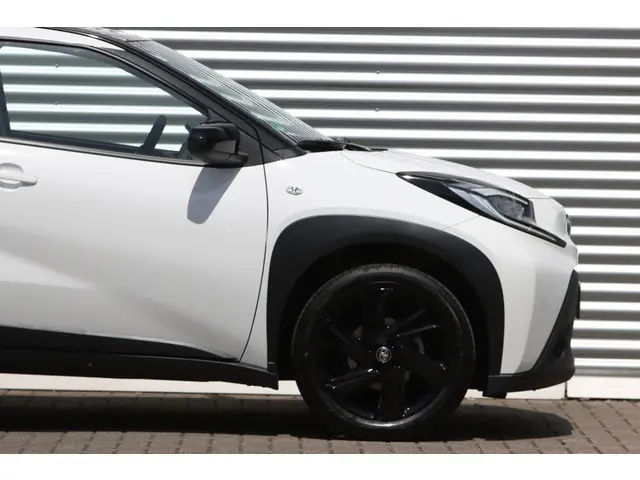 Toyota Aygo X 1.0 VVT-i S-CVT Pulse Automaat 2023 Benzine 8
