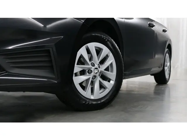 Škoda Fabia 1.0 MPI 80pk Ambition 2023 Benzine 12