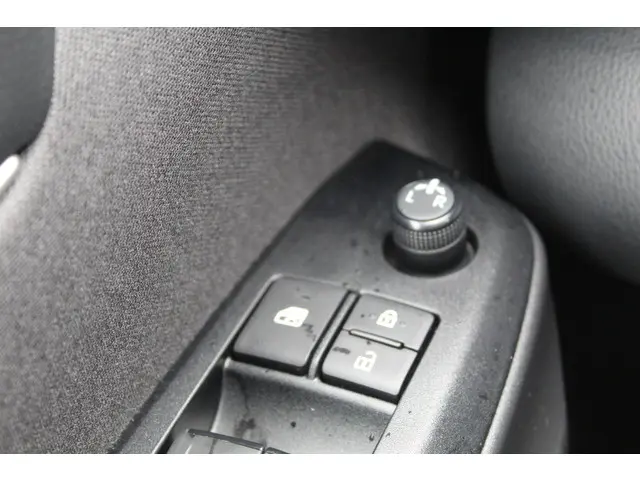 Toyota Yaris 1.5 Hybrid 115 Active 2024 Hybride Benzine 17