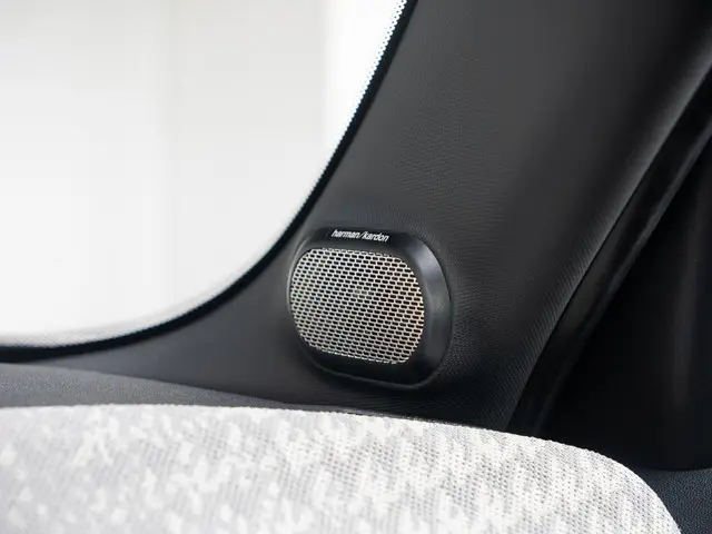 MINI 5-Deurs Cooper C 2024 Benzine 19