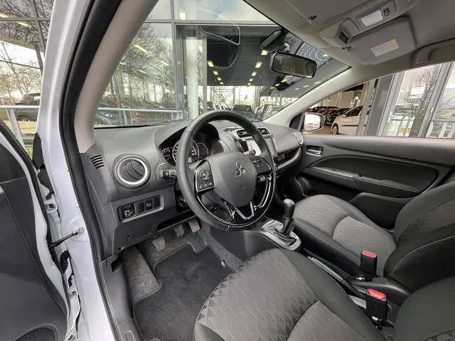 Mitsubishi Space Star 1.2 Dynamic 2024 Benzine 25
