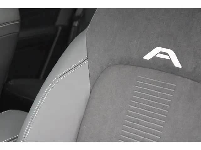 Ford Kuga 2.5 PHEV Active X 2025 Hybride Benzine 16