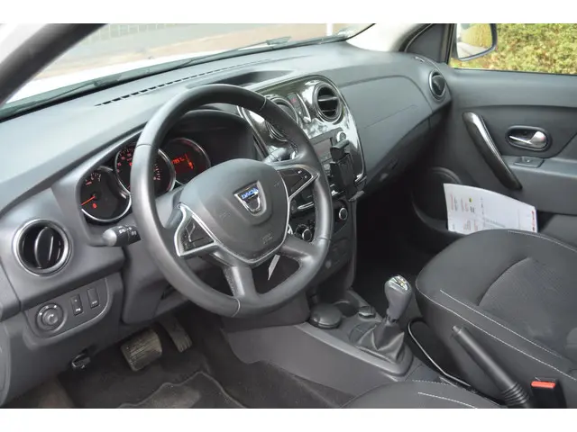 Dacia Sandero 0.9 TCe Laureate automaat 2018 Benzine 23