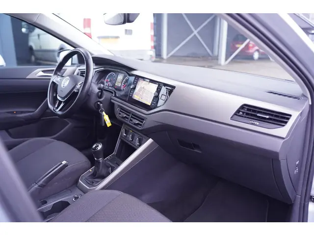 Volkswagen Polo 1.0 TSI Comfortline 2021 Benzine 27
