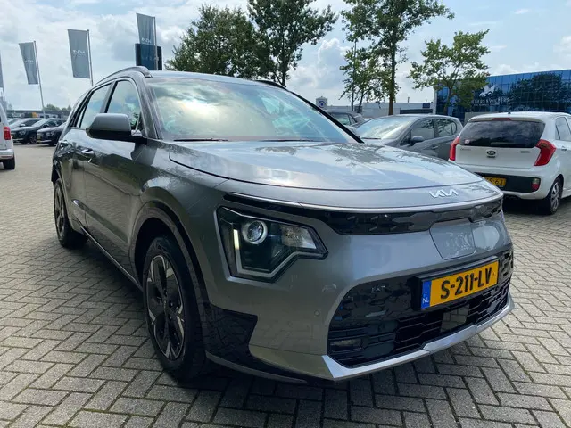 Kia Niro EV DynamicLine 64.8 kWh 2023 Elektrisch 4