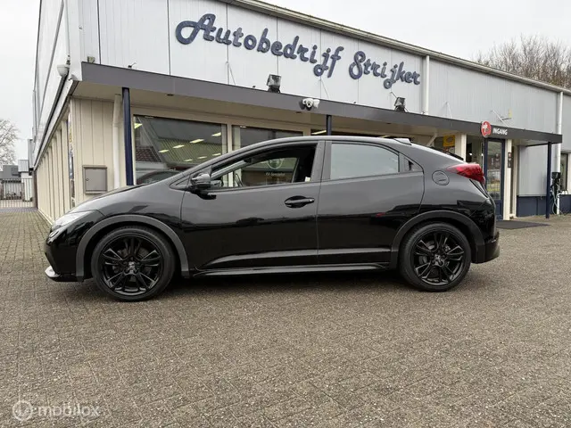 Honda Civic 1.8 Sport 2015 Benzine 2