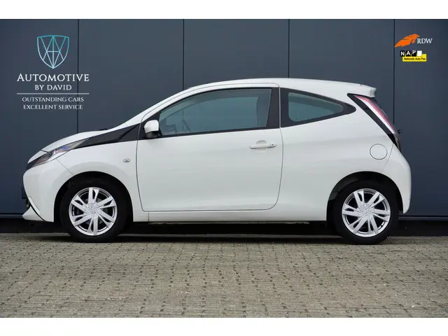 Toyota Aygo 1.0 69 pk VVT-i X-PLAY AUTOMAAT 2015 Benzine 5