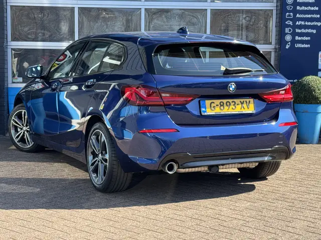 BMW 1 Serie 118i Executive Edition 2019 Benzine 36