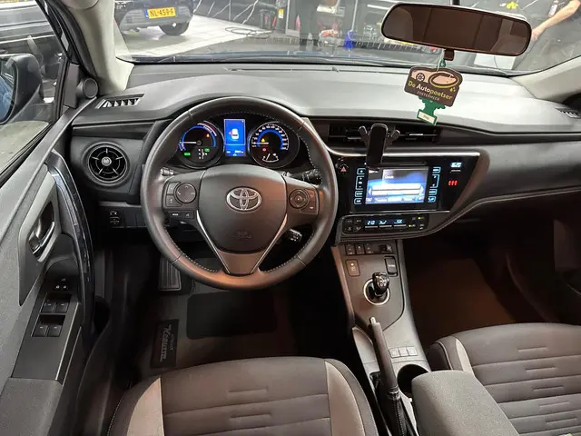 Toyota Auris 1.8 Hybrid Executive 2016 Hybride Benzine 14