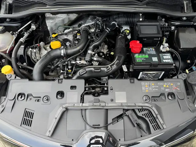 Renault Clio Estate 0.9 TCe Limited 2016 Benzine 19