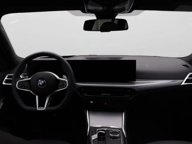 BMW 3 Serie Touring 320i 2025 Benzine 6