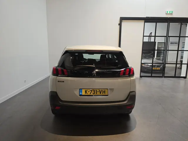Peugeot 5008 1.2 PureTech Active 2020 Benzine 6