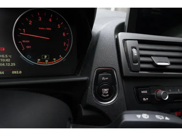 BMW 1 Serie 116i High Executive 2013 Benzine 26