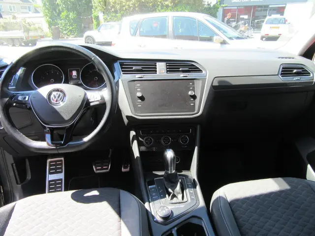 Volkswagen Tiguan 1.4 TSI 4Motion Highline 2018 Benzine 16