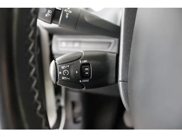 Peugeot 2008 1.2 PureTech Allure 130 PK. 2018 Benzine 16