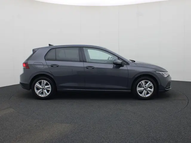 Volkswagen Golf 1.5TSI/130PK Life Business 2024 Benzine 3