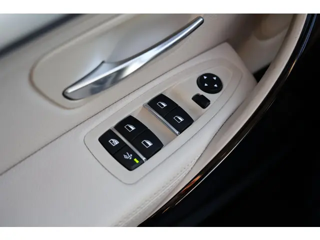 BMW 3 Serie GT 320i High Executive 2020 Benzine 32