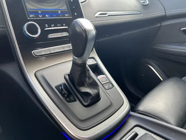 Renault Scénic 1.3 TCe Initiale Paris 2018 Benzine 24