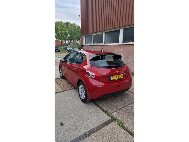 Peugeot 208 1.2 e-VTi Envy 2014 Benzine 4