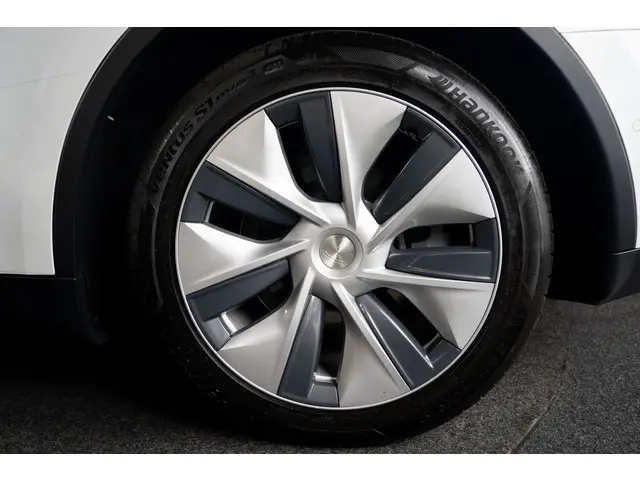 Tesla Model Y Long Range AWD 75 kWh 2023 Elektrisch 25