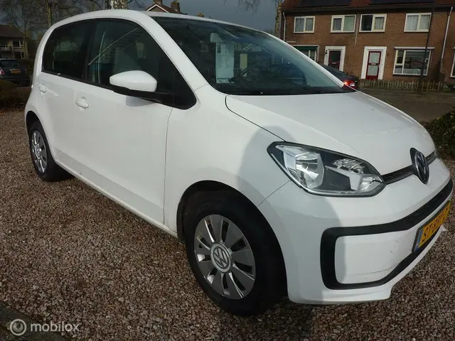 Volkswagen up! 1.0 BMT move up! 2018 Benzine 10