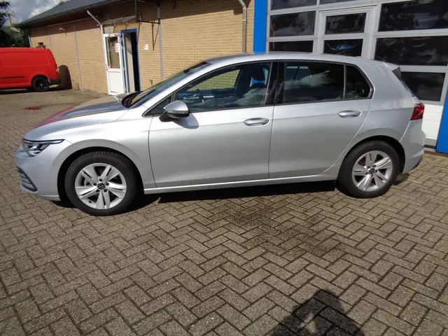 Volkswagen Golf 1.0 eTSI Life 2021 Benzine 2