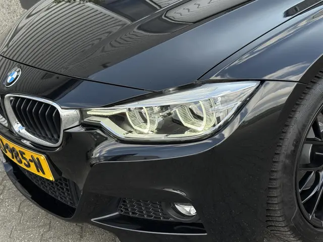 BMW 3 Serie 330e M Sport 2016 Hybride Benzine 23