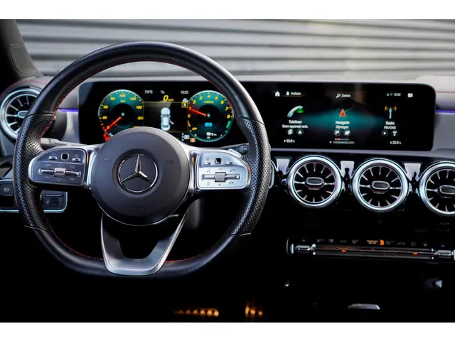 Mercedes-Benz CLA 250 e AMG Line 2023 Hybride Benzine 23