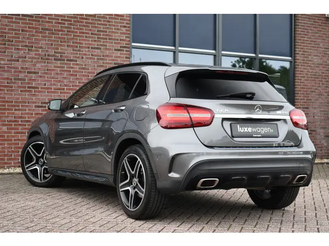 Mercedes-Benz GLA 180 AMG Night 2019 Benzine 20