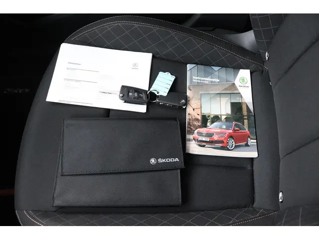 Škoda Kamiq 1.0 TSI 110pk Ambition 2021 Benzine 36