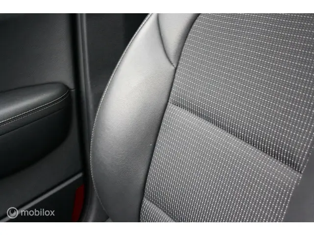 Kia Sportage 1.6 T-GDI Panoramadak, trekhaak 2021 Benzine 24