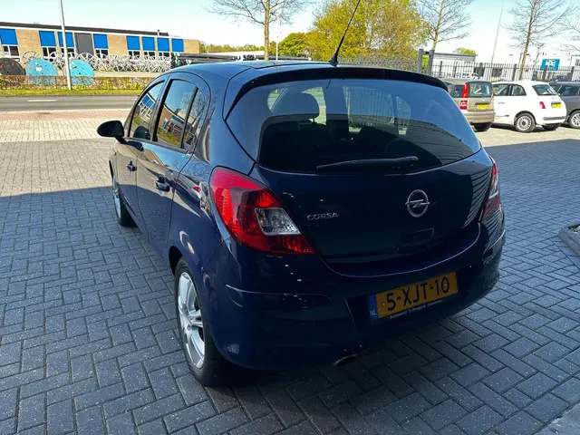 Opel Corsa 1.4-16V BlitZ 2014 Benzine 2