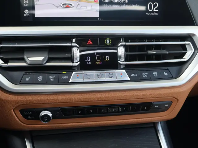 BMW 3 Serie 318i High Executive Edition 2020 Benzine 26