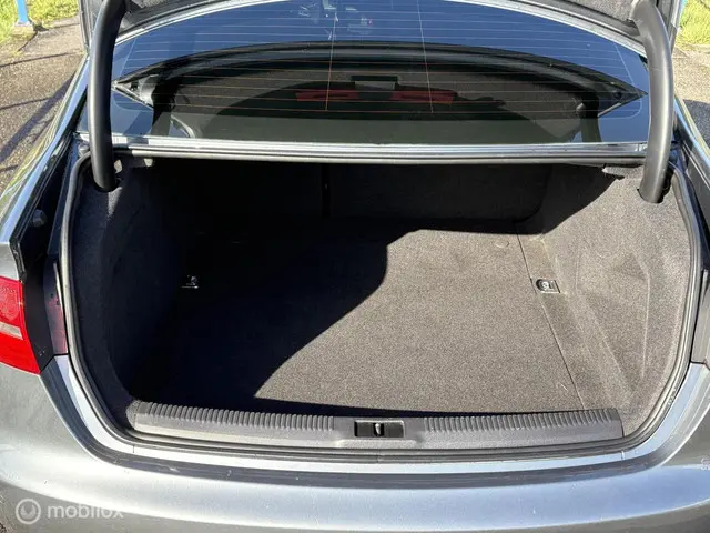 Audi A4 Limousine 1.8 TFSIe Edition 2013 Benzine 12