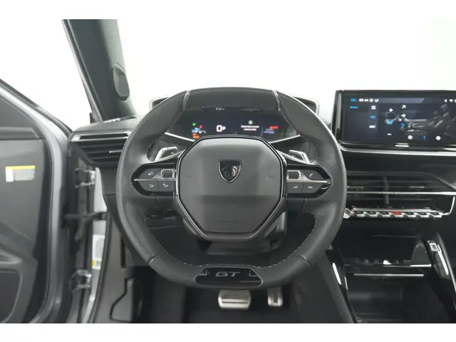 Peugeot 2008 Hybrid 136 e-DSC6 GT 2024 Hybride Benzine 37