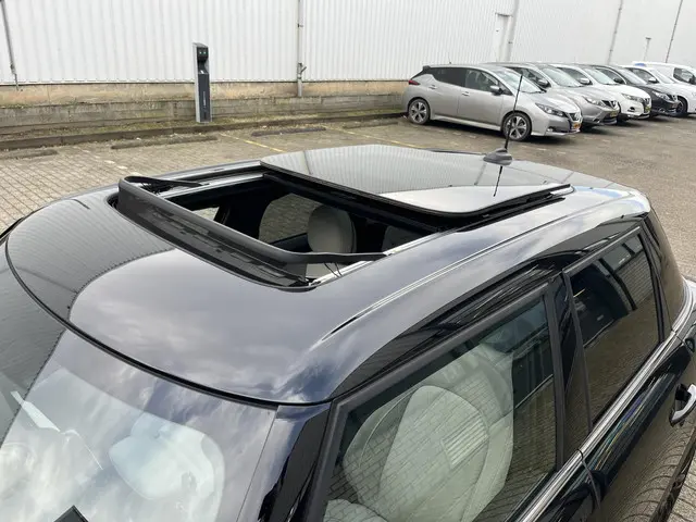 MINI Cooper Mini 1.5 Classic 2023 Benzine 87