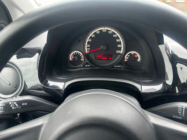 Volkswagen up! 1.0 move up! BlueMotion 2013 Benzine 13