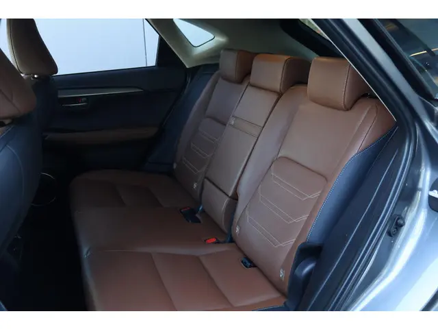 Lexus NX 300h AWD Luxury Line 2015 Hybride Benzine 11