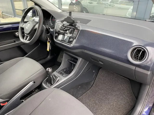 Volkswagen up! 1.0 BMT move up! 2017 Benzine 20