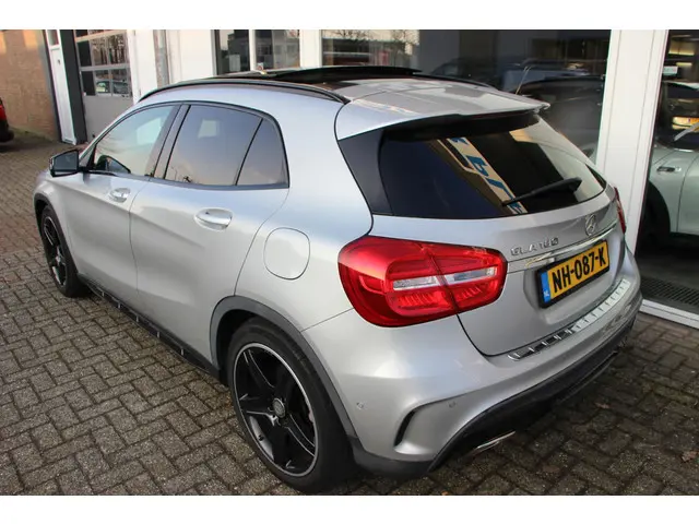 Mercedes-Benz GLA 180 Ambition AMG Line 2017 Benzine 4